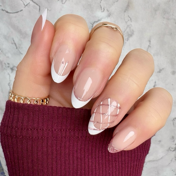 New! Geometric Short Almond