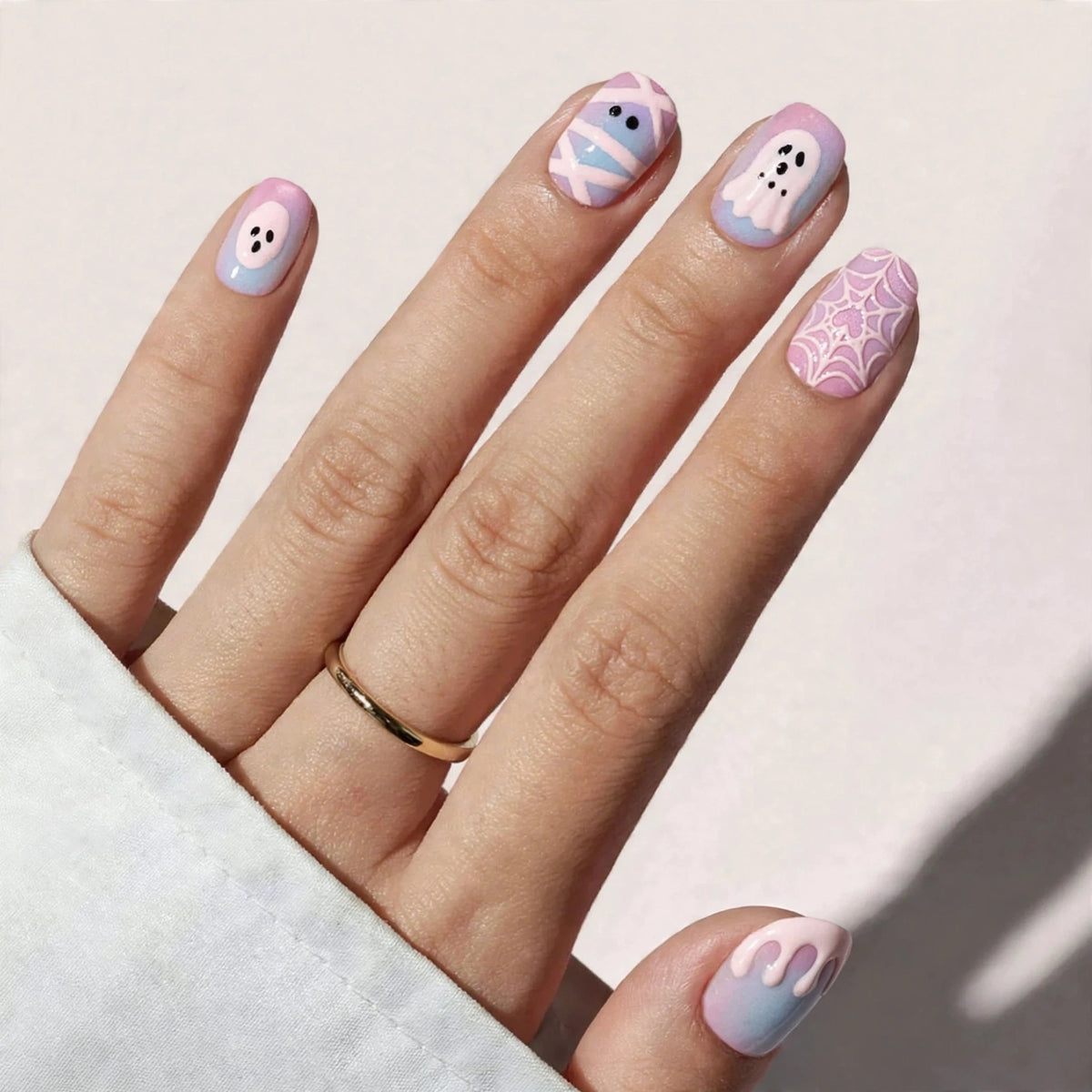 Pastel Ghosts Short Round